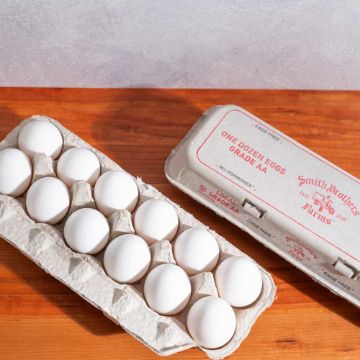Smith Brothers Large Cage-Free White Eggs - 1 dozen Smith Brothers Large Cage-Free White Eggs - 1 dozen
